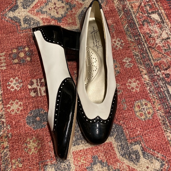 Vintage inspired hush puppy puppy spectators - Picture 2 of 4